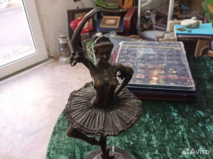 Бронзовая статуэтка