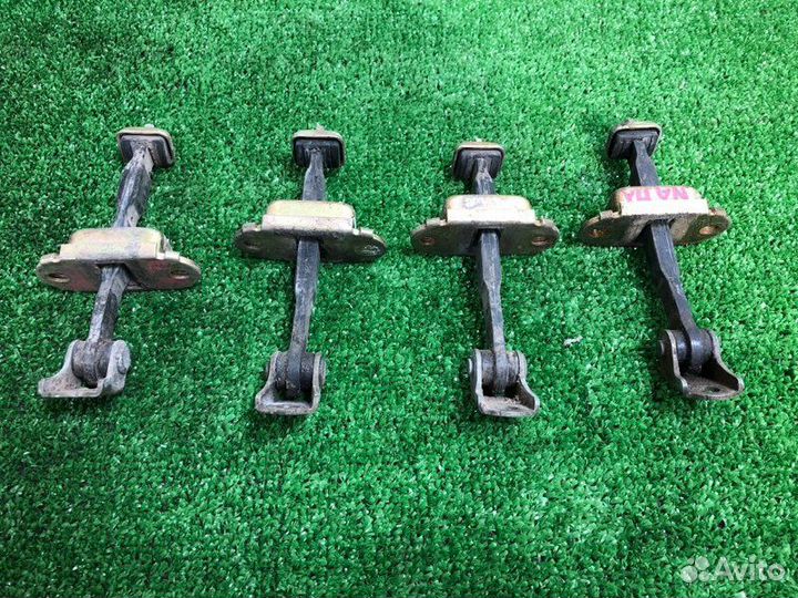 Ограничитель двери Nissan Almera N16 1.5 QG15 2005