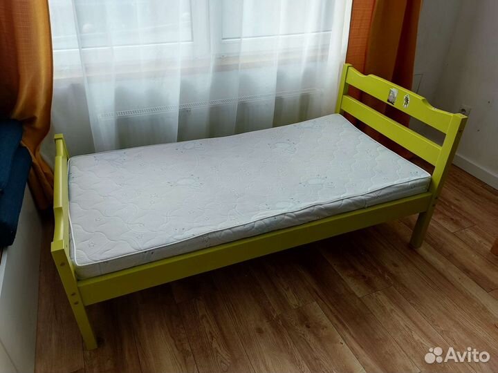 Детская кровать из массива