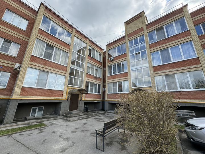 2-к. квартира, 77 м², 1/3 эт.