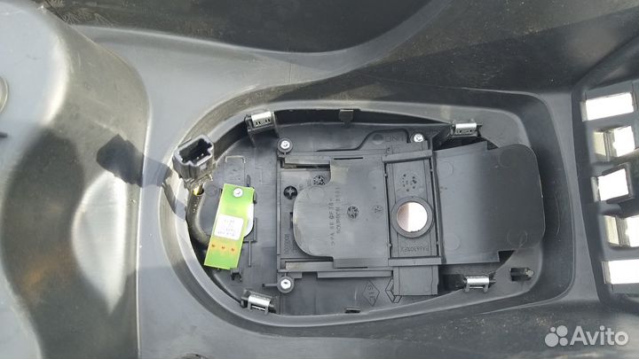 Консоль напольная под АКПП Nissan Almera 3