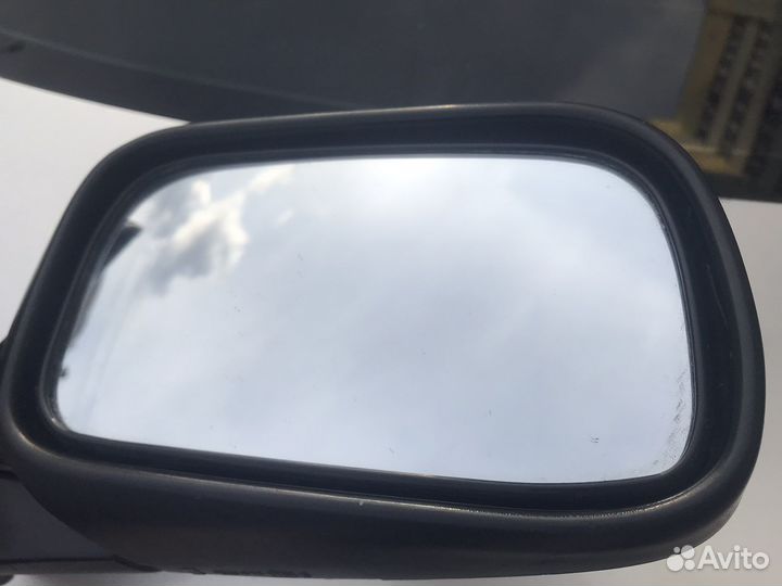 Зеркало заднего вида