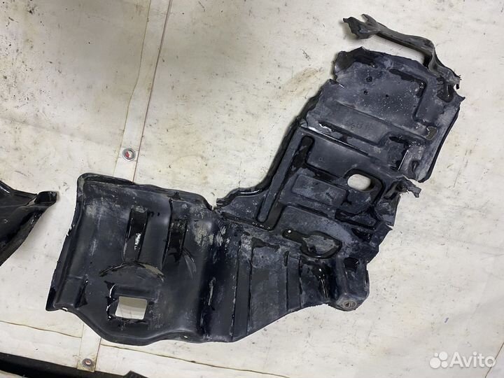 Пыльник двигателя Toyota Marino, Ceres