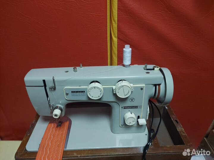 Швейная машина Подольск 142