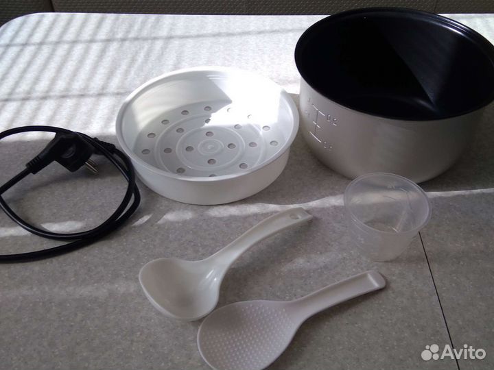 Мультиварка polaris новая 3 литра