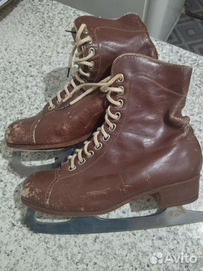 Коньки хоккейные