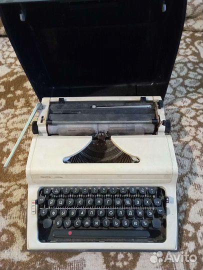 Печатная пишущая машинка