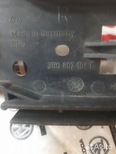 Кронштейн бампера передний правый Volkswagen