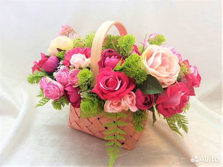Цветочная корзинка из искусственных цветов