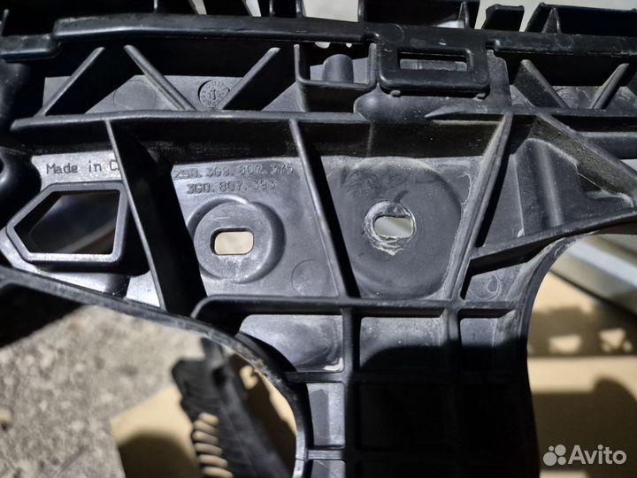 Задние крепления бампера Volkswagen Passat B8