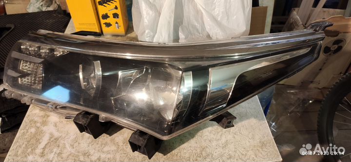 Фары Toyota Corolla