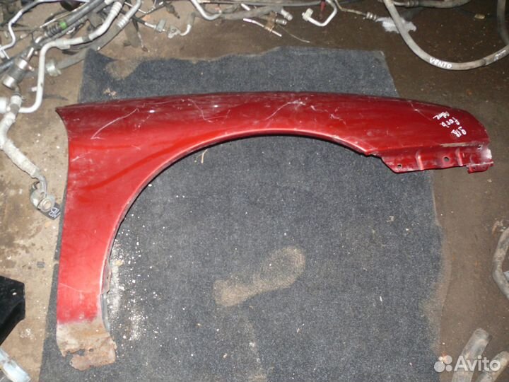 Крыло правое Ford Taurus 3 - внизу нет куска