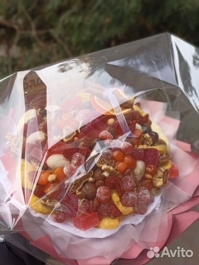 Букет Лакомка из сухофруктов и орехов