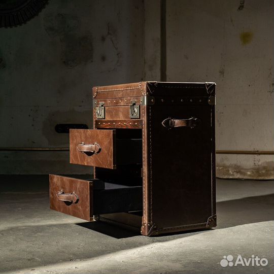 Прикроватная тумба-сундук