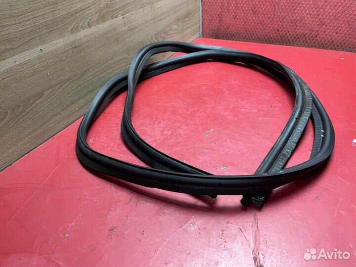 Уплотнитель багажника Renault Logan 2005-2014 Рено