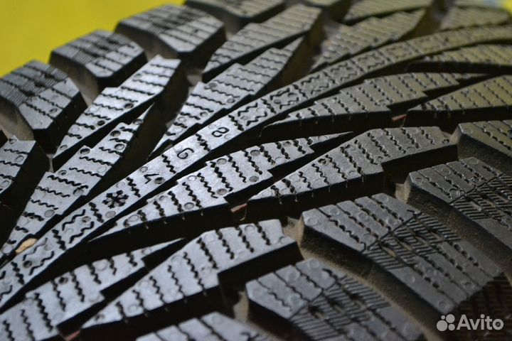 Nokian Tyres Hakkapeliitta R2 SUV 235/65 R17