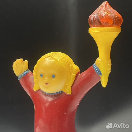 Кукла Девочка с факелом пластмасса СССР 15см (сзр)