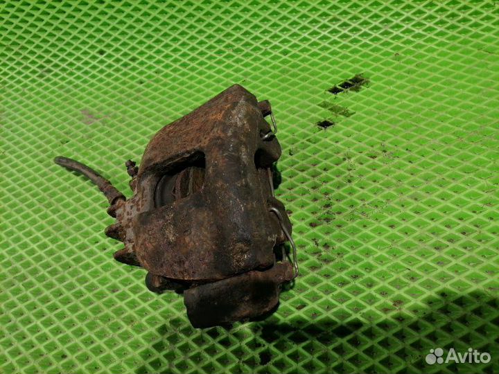 Суппорт передний правый Volvo S80 1999