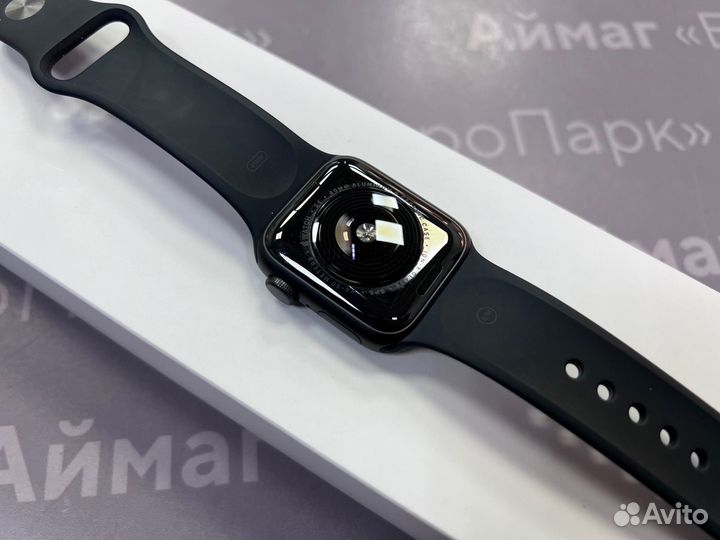Apple Watch Series SE 40mm Space Gray