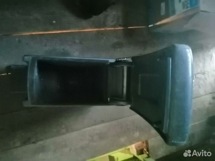 Подлокотник кожаный Volkswagen Passat B6