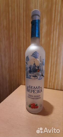 Бутылки пустые от водки и коньяка