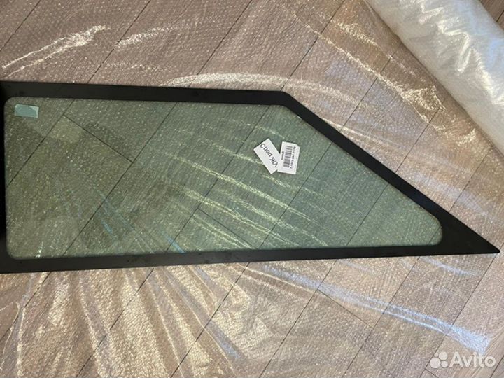 Стекло форточки заднее Clark