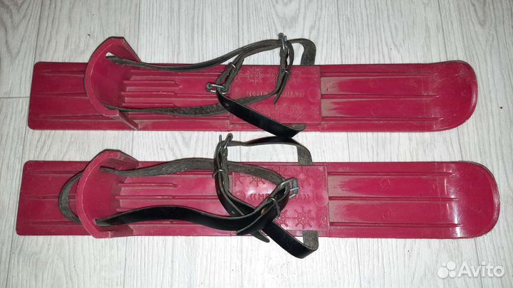 Лыжи пластмассовые 