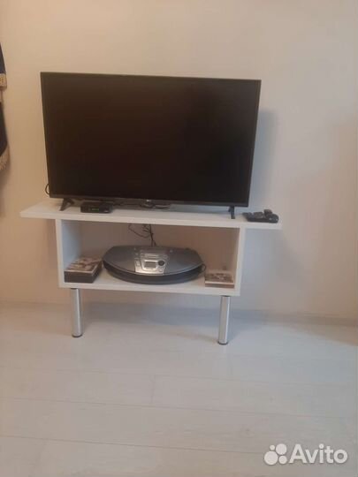 Полка для телевизора