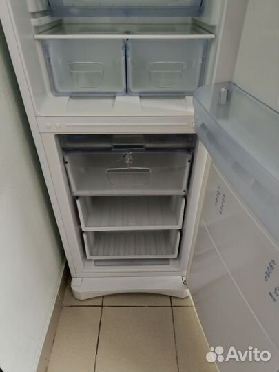 Холодильник двухкамерный indesit