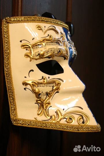 Венецианская карнавальная маска 