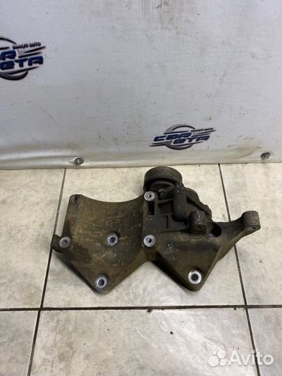 Кронштейн компрессора кондиционера Chevrolet Cruze