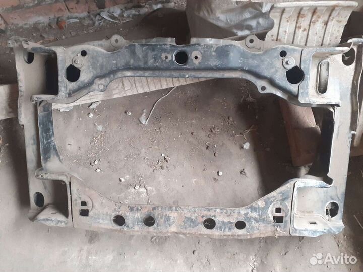 Мерс Е210 обьём 2.4 подрамник балка аперед