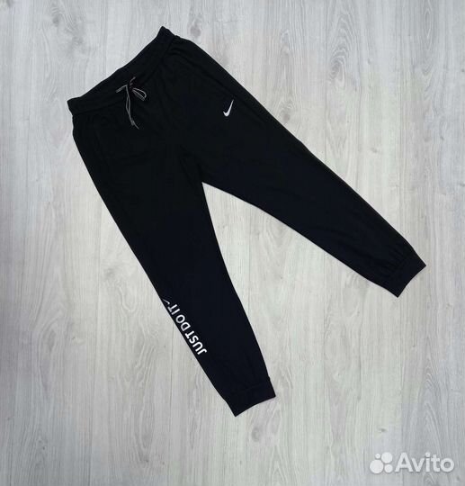 Женские спортивные костюмы