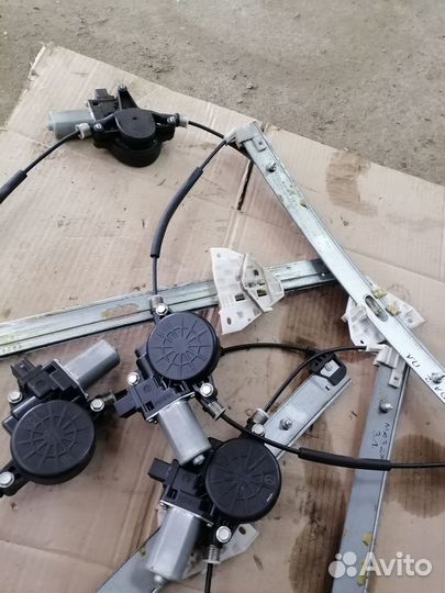 Стеклоподъемник Мазда 2