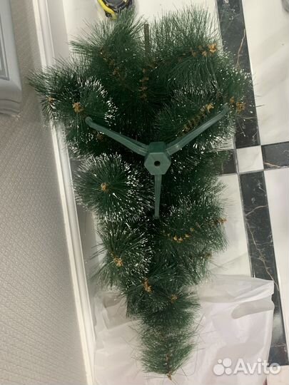 Елка искусственная с игрушками