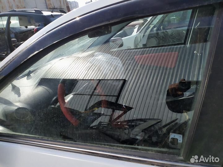Geely MK Cross стекло двери передней левой