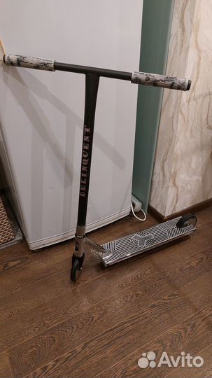 Трюковой самокат Yezz-19