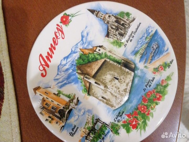 Настенная тарелка