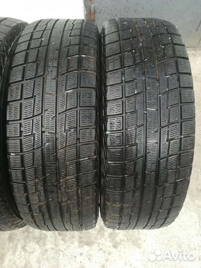 Yokohama Ice Guard IG30 215/60 R17