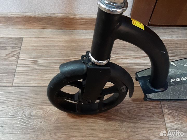 Самокат городской Reaction 200