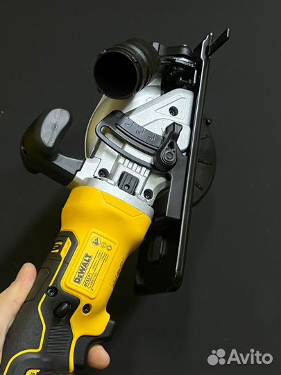 Пила дисковая DeWalt dcs571