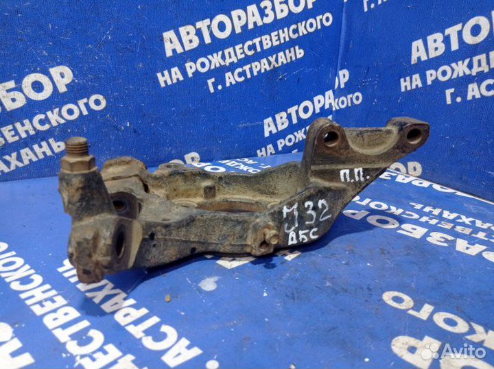 Передний правый поворотный кулак Nissan Teana J32