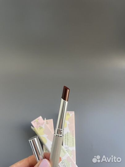 Бальзам-помада clinique almost lipstick
