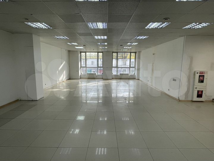 Помещение на ул. Республики, 330.7 м²