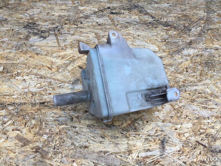 Бачок омывателя Nissan Bluebird U14 (1996—2001) EN