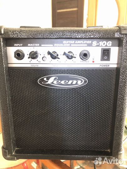 Гитарный комбоусилитель