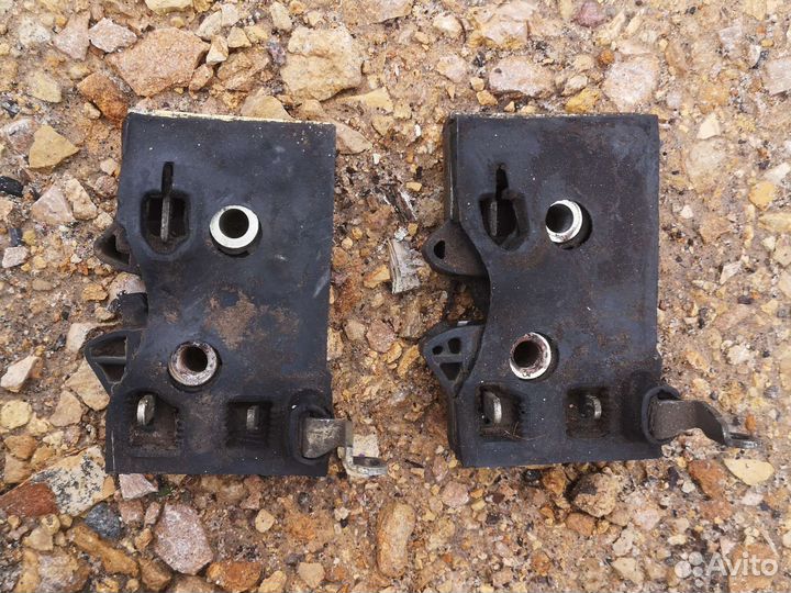 Замок передний правый Audi 80 B3