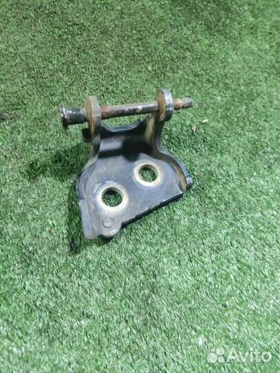 Петля двери передняя левая Citroen C5