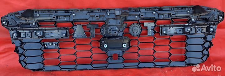Решётка радиатора toyota land cruiser 300 gr