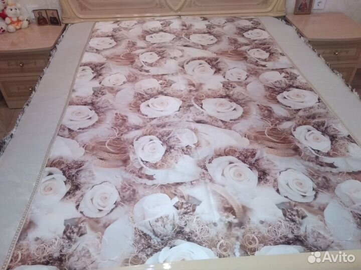 Покрывало 2-х спальное,и шторы в комплекте